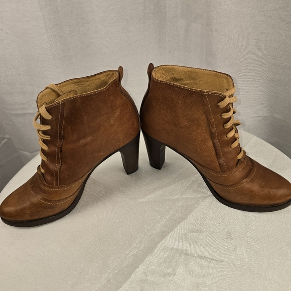 Frye Brown Bella Lace Up Leather Heeled Ankle Boots - Picture 5 of 12